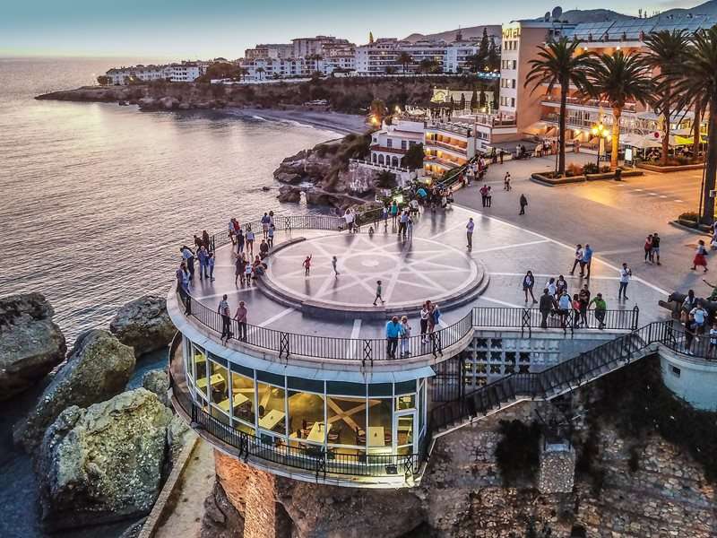 Point de vue. Balcon de l'Europe à Nejra puzzle en ligne