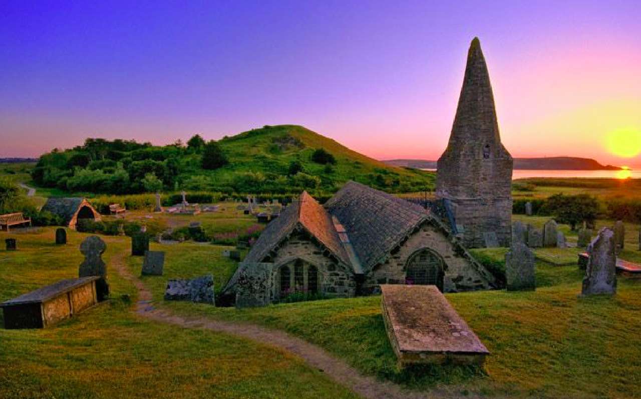 Friedhof und Kapelle aus jener Zeit Online-Puzzle