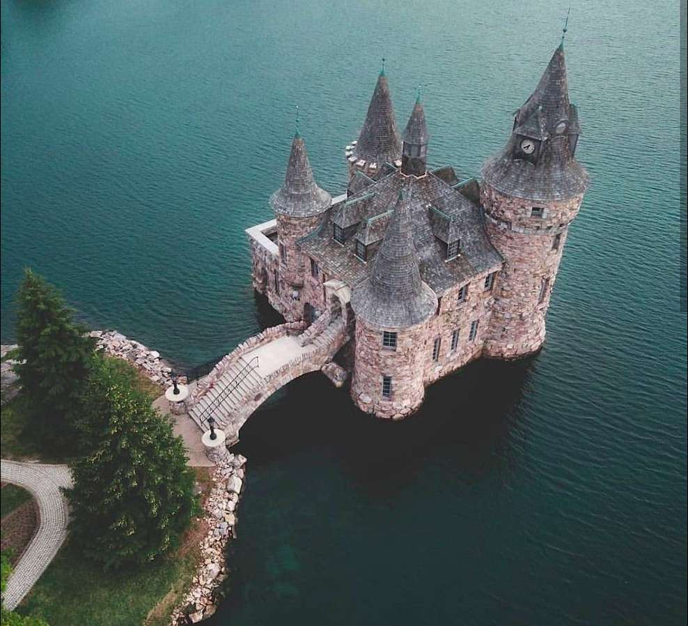 AMERYKA-CASTLE-HEART ISLAND IN NEW YORK FROM THE TOP jigsaw puzzle online