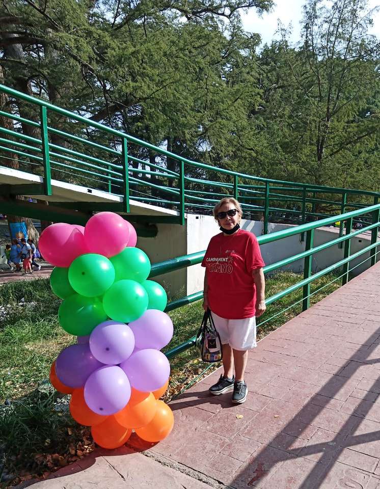 Мария Гваделупе с воздушными шарами пазл онлайн
