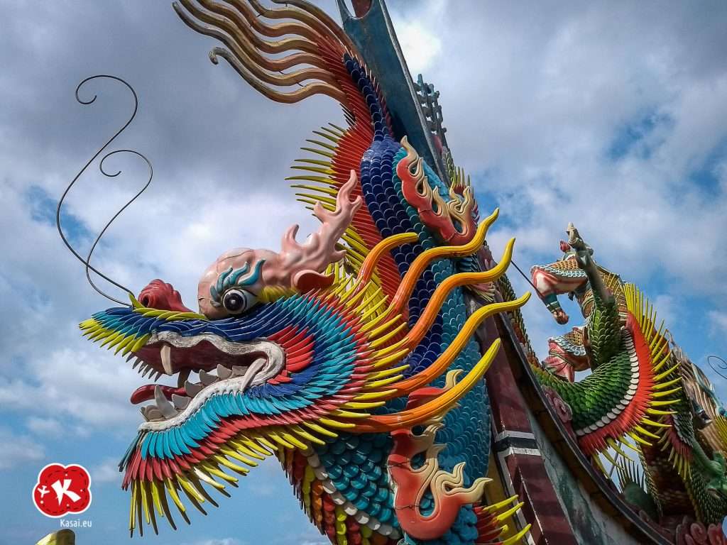 Scultura del drago su un tempio a Taiwan puzzle online