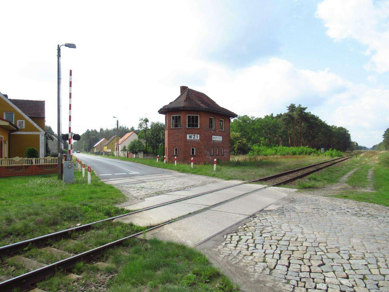 Road crossing on the railway line online puzzle