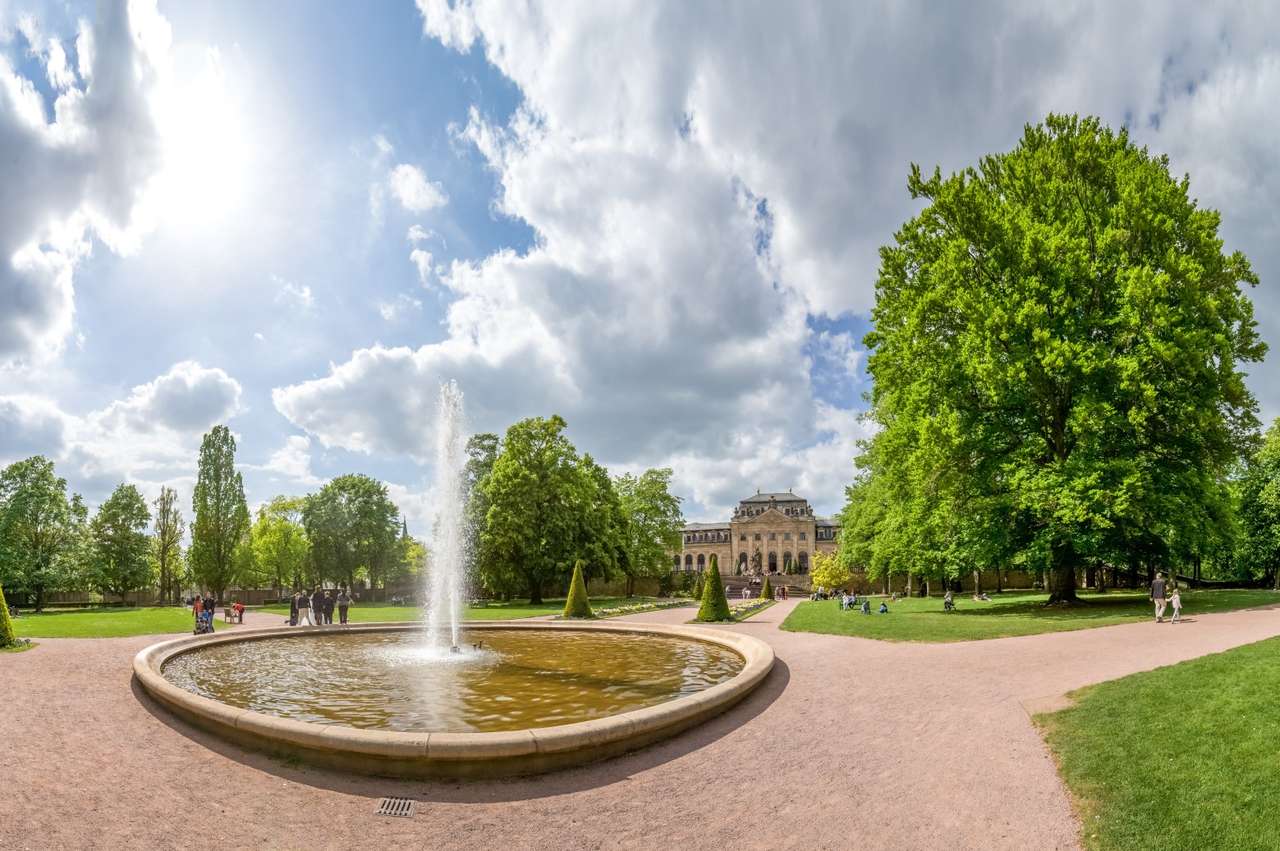 Springbrunnen im Park Puzzlespiel online