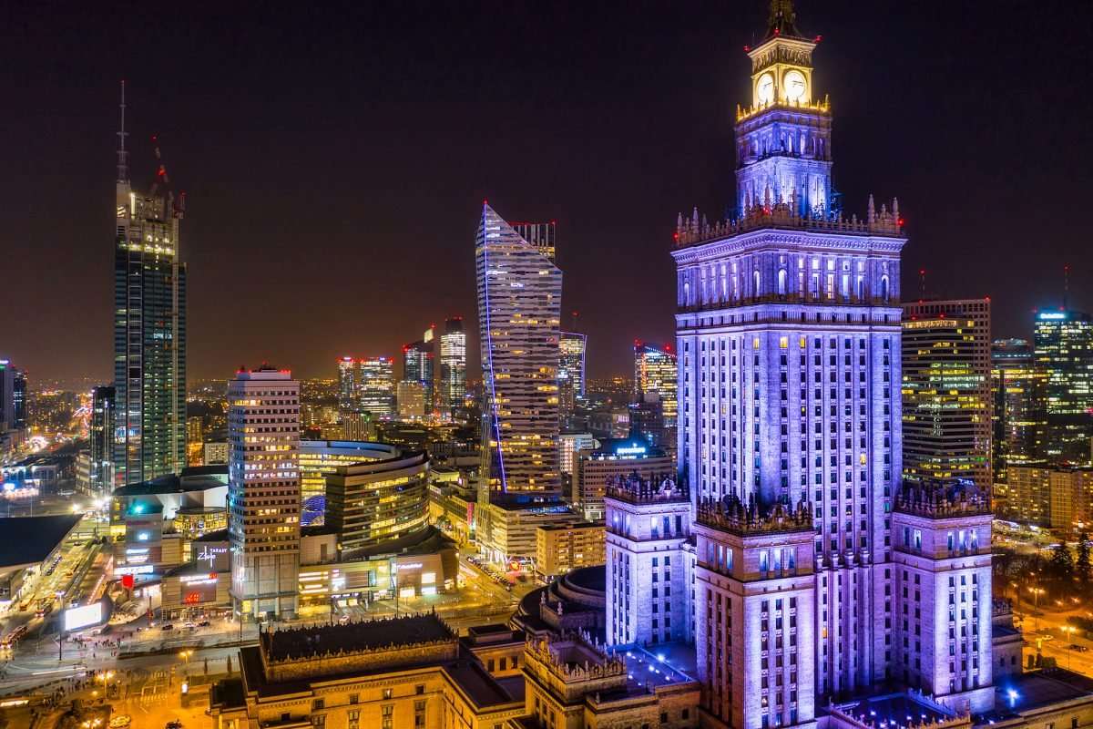 Дворецът на културата и науката във Варшава през нощта онлайн пъзел