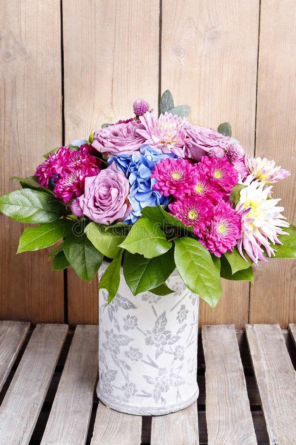 Букет от пъстри цветя онлайн пъзел