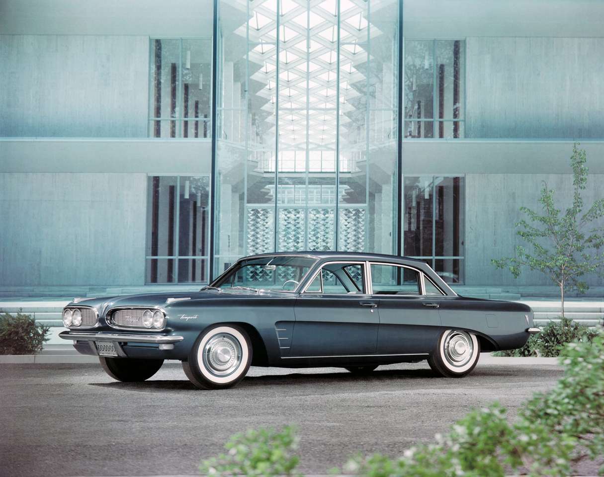 Седан Pontiac Tempest 1961 року випуску пазл онлайн