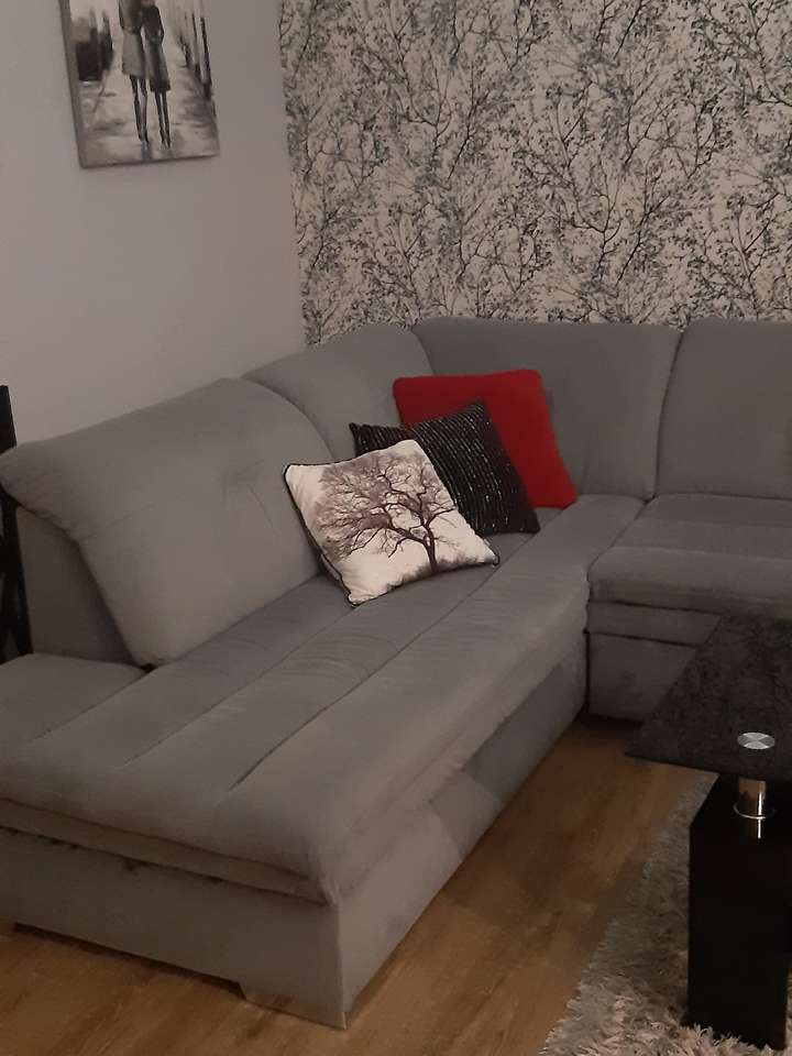 ъглов диван в хола онлайн пъзел