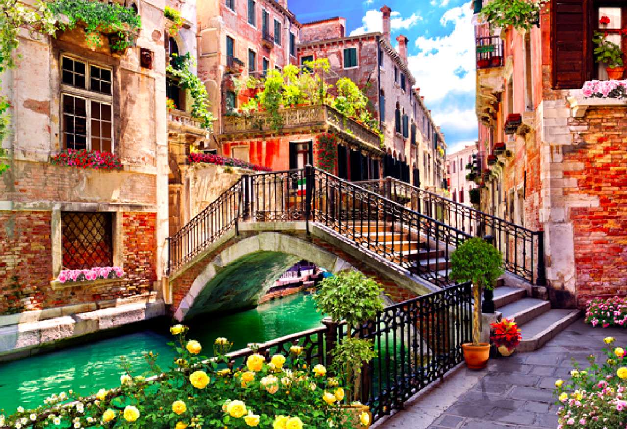 Venedig-gata med en romantisk bro Pussel online