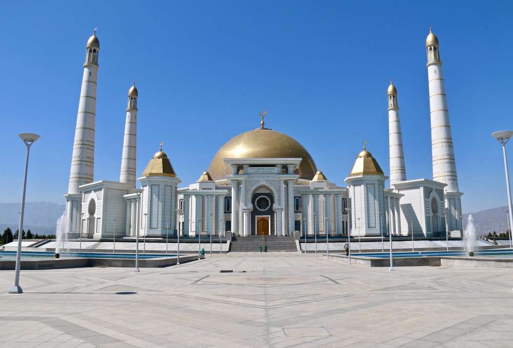 Mesquita Gypjak - a maior mesquita da Ásia Central puzzle online