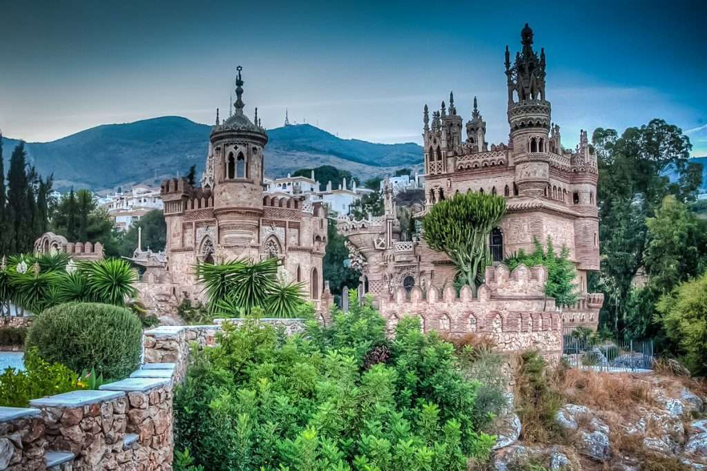 Castello di Colomares nel villaggio di Benalmadena puzzle online