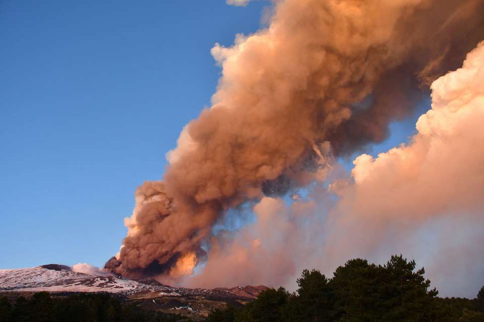 Spectaculaire uitbarsting van de Etna legpuzzel online