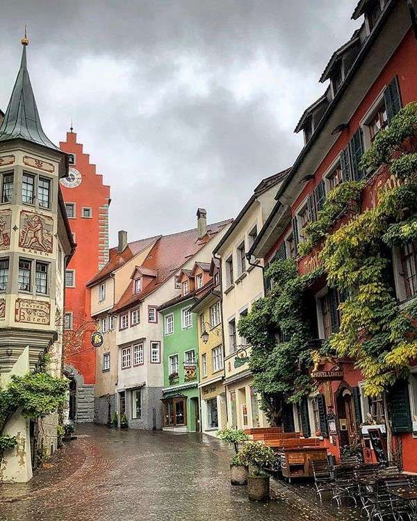 Meeresburg pittoresque et maisons colorées puzzle en ligne