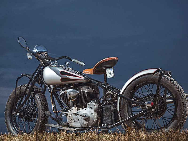 Motorcykel-icke-standard indisk befälhavare från 1937 Pussel online