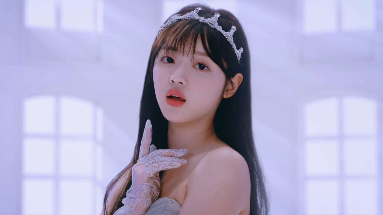 OH MY GIRL YooA The Fifth Season (SSFWL) online puzzle