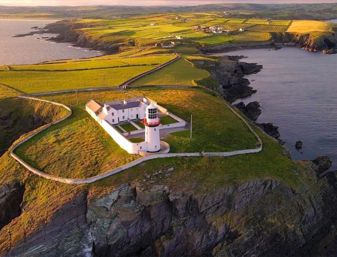 アイルランド - ガレー ヘッド灯台、素晴らしい光景 オンラインパズル