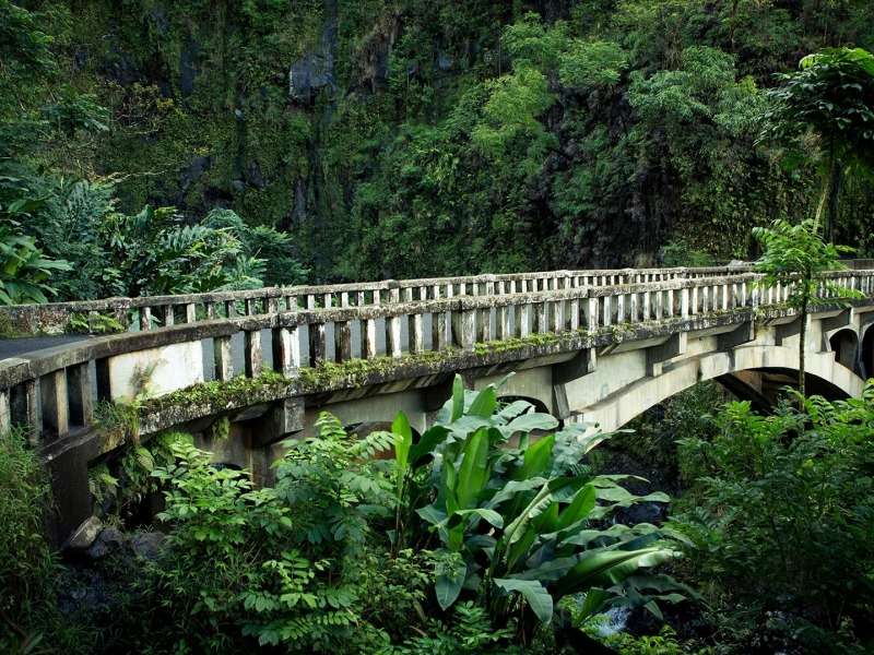 Χαβάη-Γέφυρα στο δρόμο Hana, Maui παζλ online