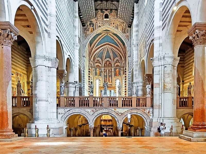 Itálie-krásná bazilika online puzzle