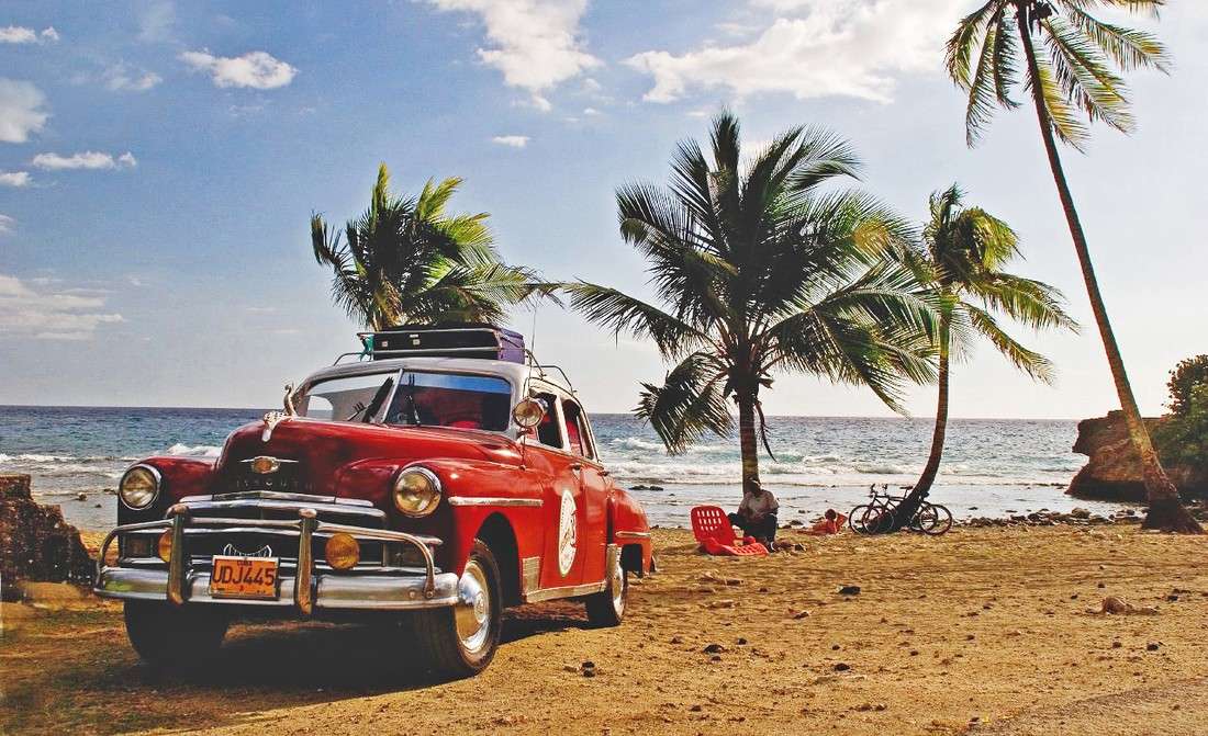 Автомобиль на пляже на Кубе пазл онлайн