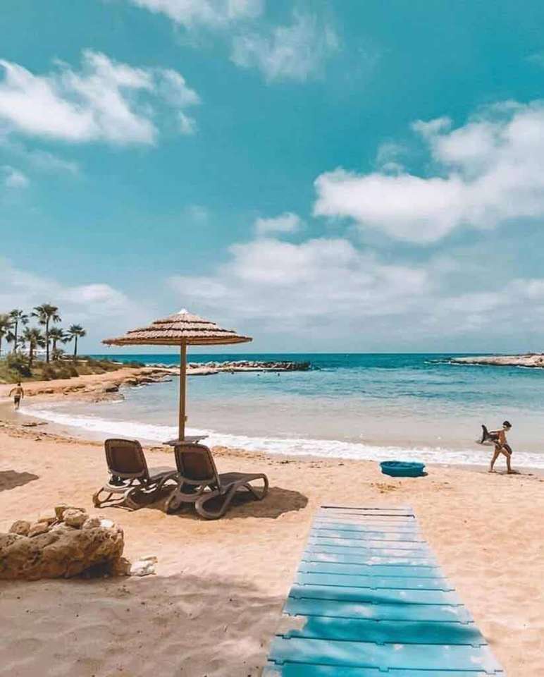Strand på Cypern och Medelhavet pussel på nätet