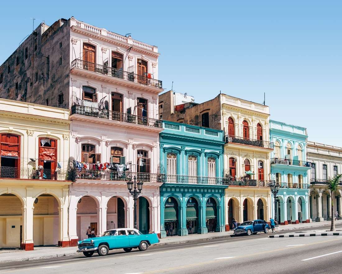 Edificios coloridos en Cuba rompecabezas en línea