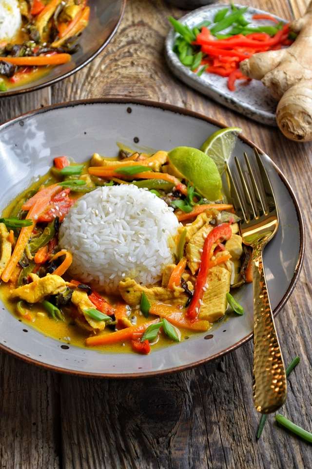Caril tailandês com frango e legumes quebra-cabeças online