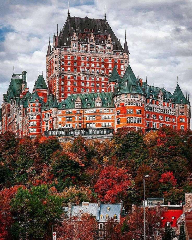 Вид на замок в Канаде пазл онлайн