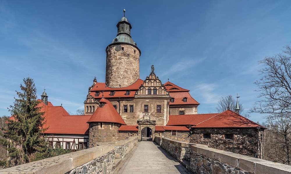 Château de Czocha situé dans la ville de Sucha puzzle en ligne