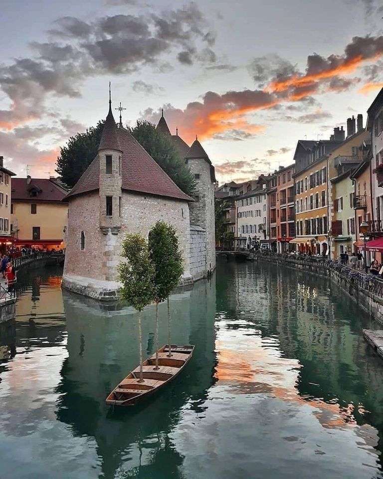 Annecy, Frankrike pussel på nätet