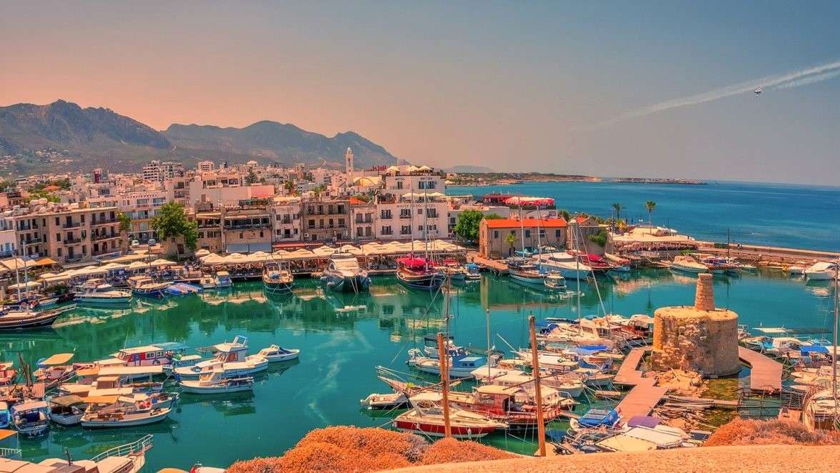 Île de Chypre dans la mer Méditerranée puzzle en ligne
