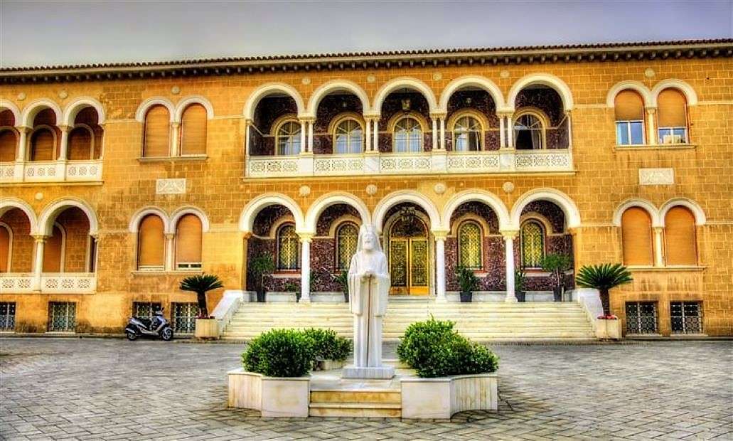 Palais de l'archevêque de Nicosie à Chypre puzzle en ligne