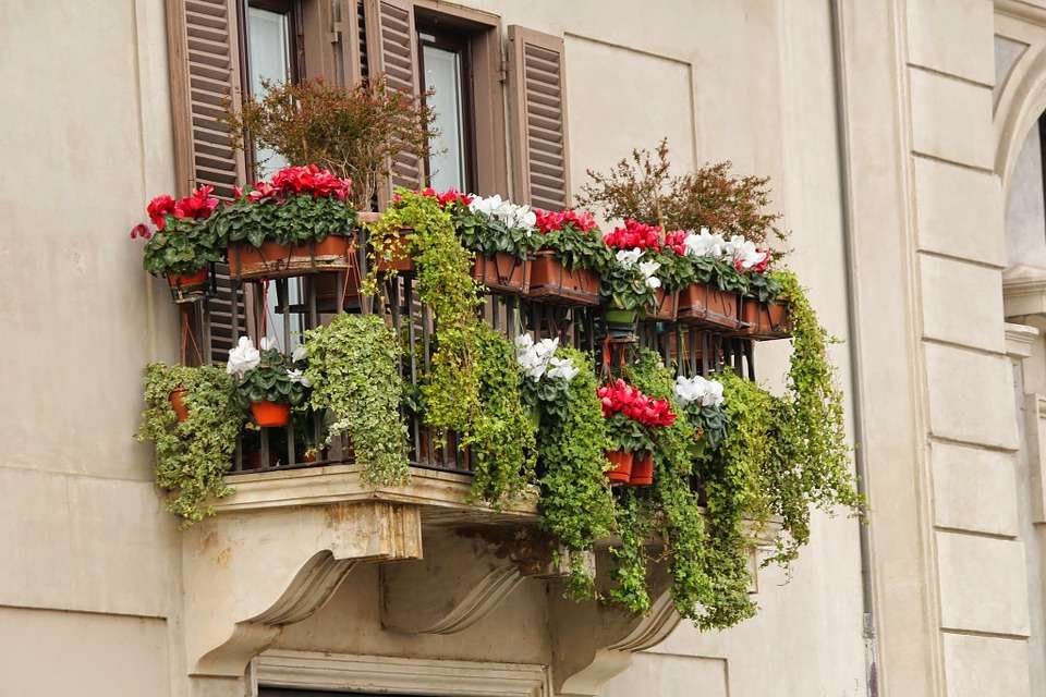 balcón en flores rompecabezas en línea