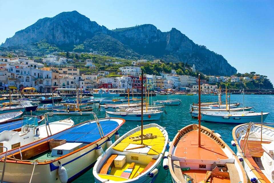 Kust met boten op het eiland Capri online puzzel