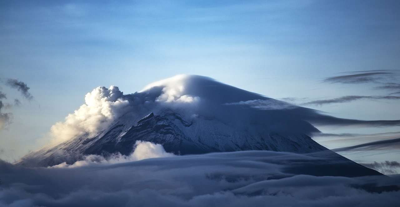 Top Top Montagne Volcan Nuages ​​Mexique Popocatepetl puzzle en ligne