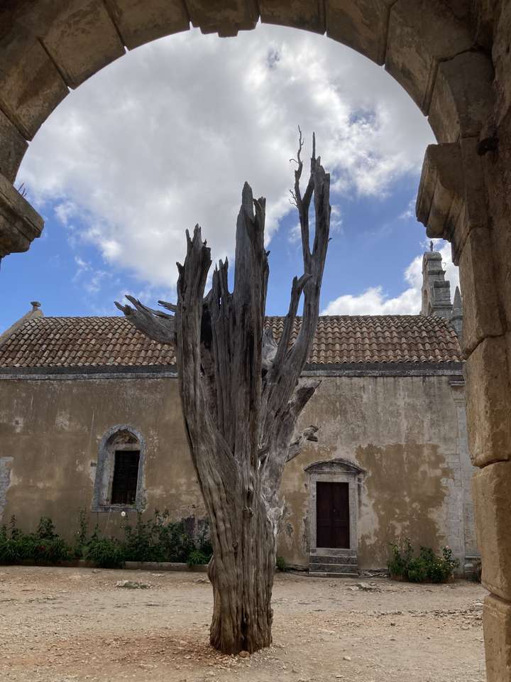 Cyprès cruciforme du monastère d'Arkadi puzzle en ligne