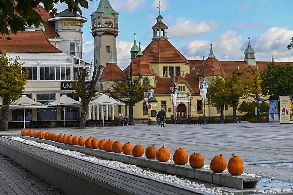 Sopot est décoré de citrouilles puzzle en ligne