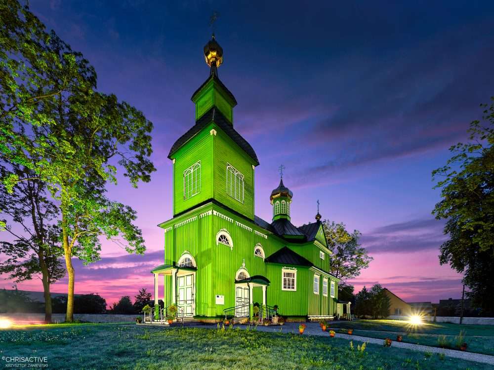 Die grüne Kirche bei Nacht Puzzlespiel online