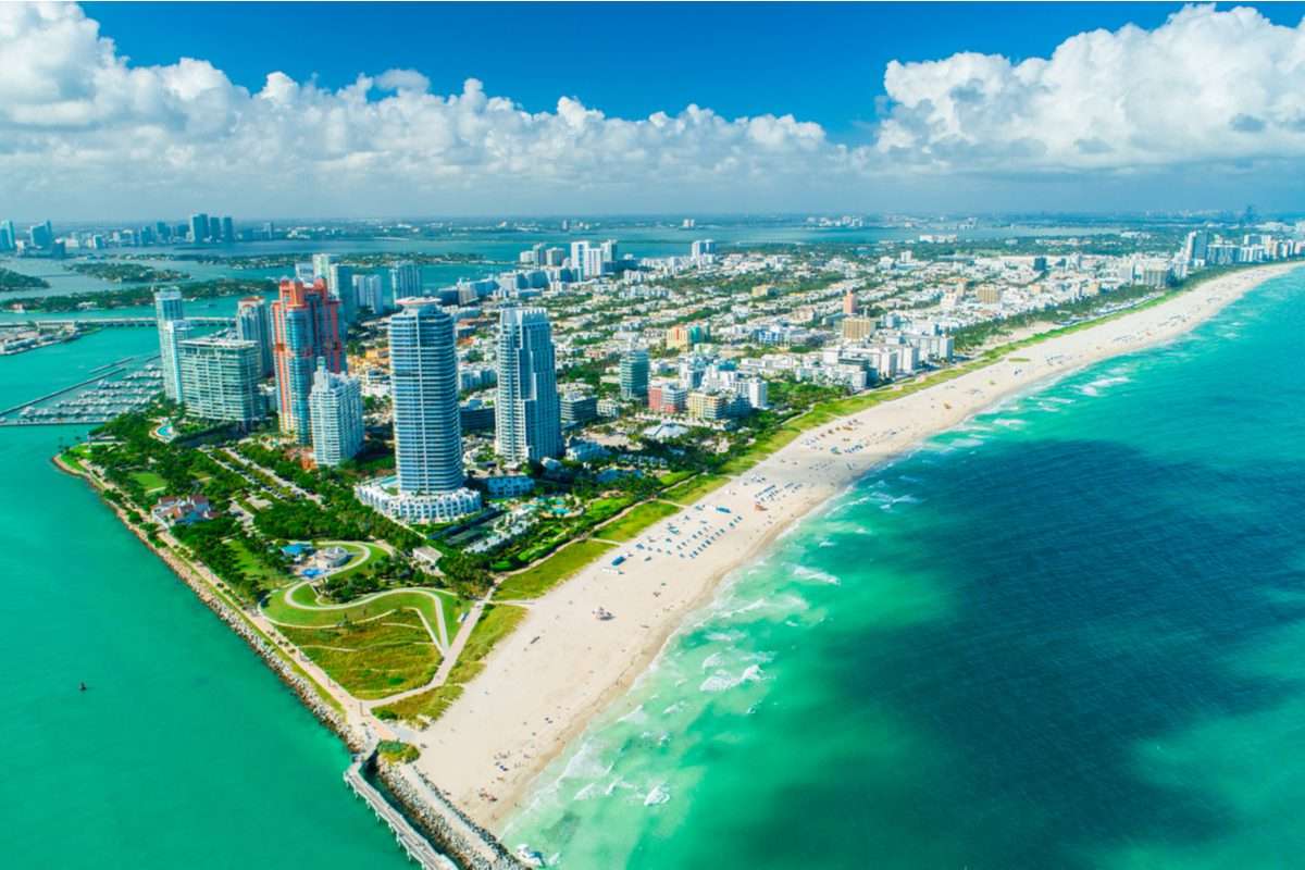 Miami - une ville sur la côte de l'océan Atlantique puzzle en ligne