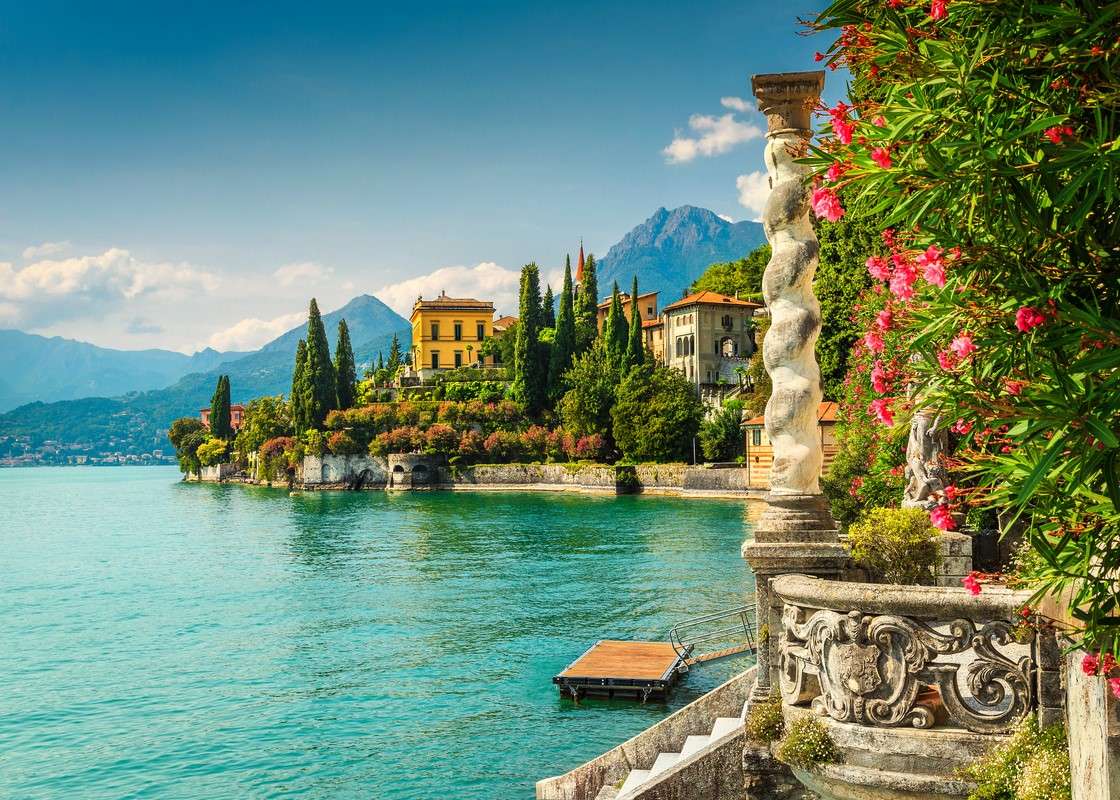 Италия. Град на езерото Комо онлайн пъзел
