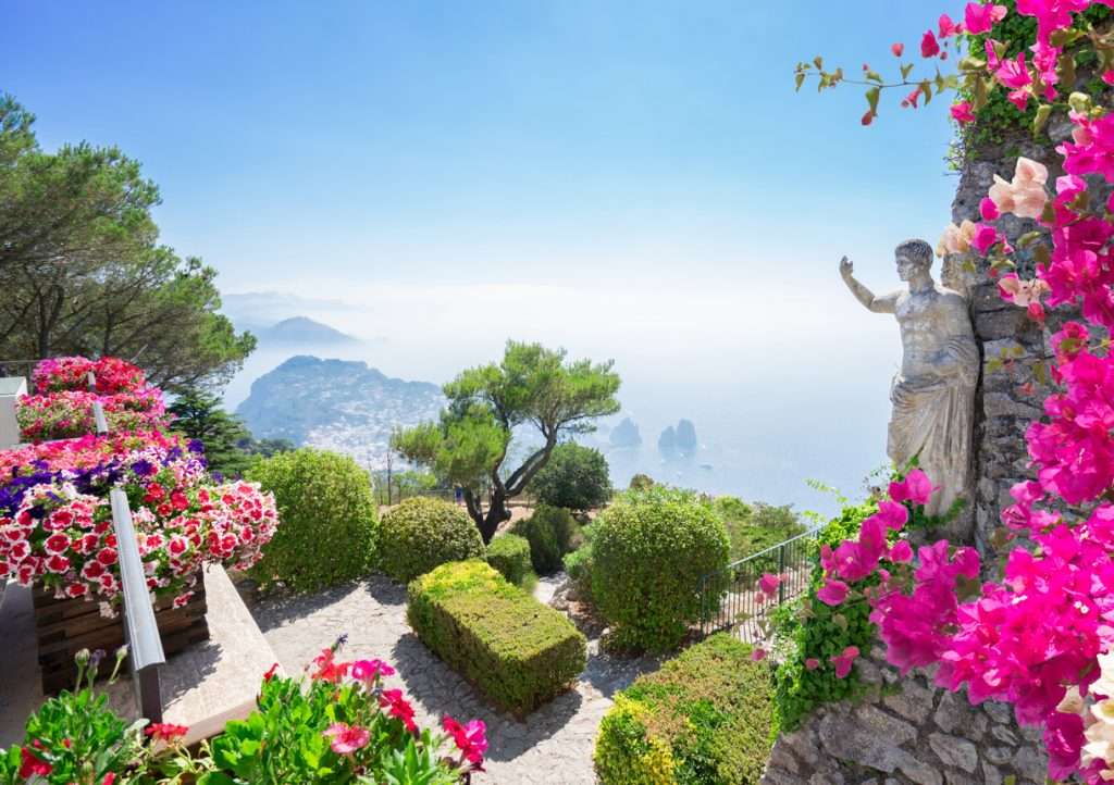 Uitzicht vanaf de top van Monte Solaro op het eiland Capri legpuzzel online