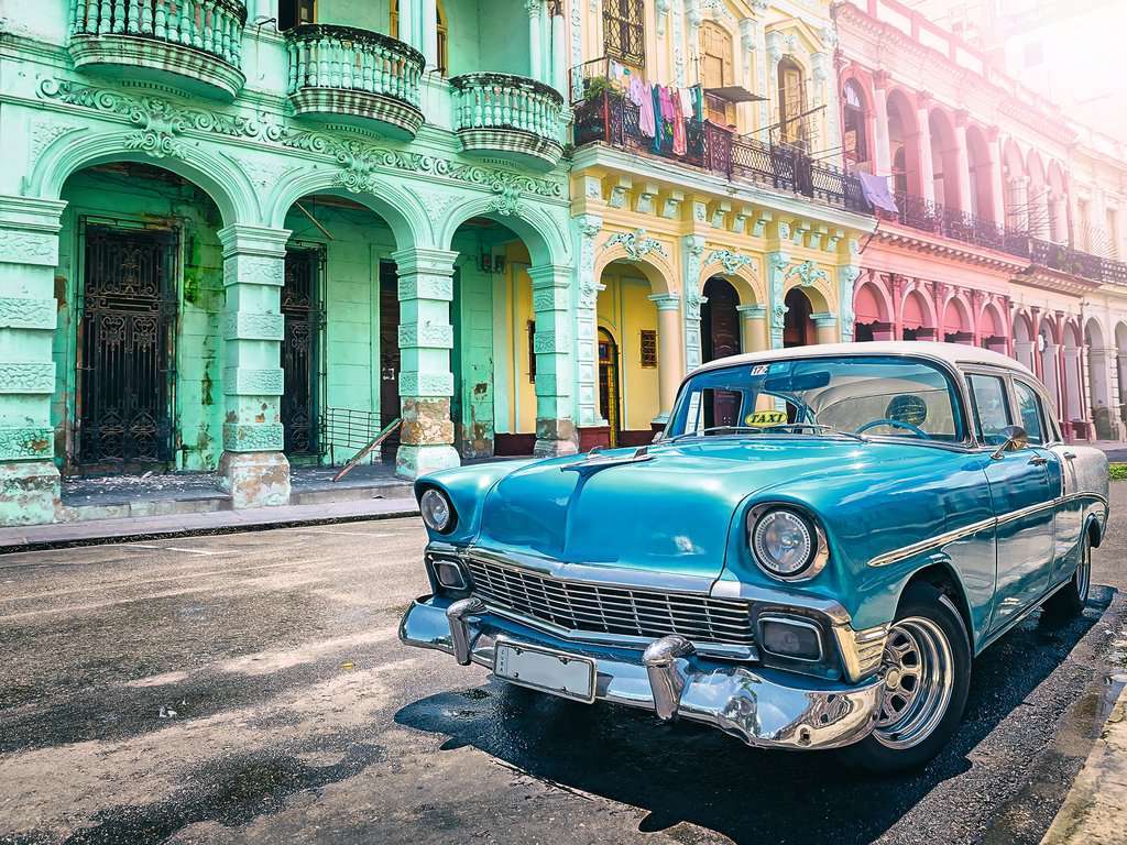 Kubansk bil på gatan pussel på nätet