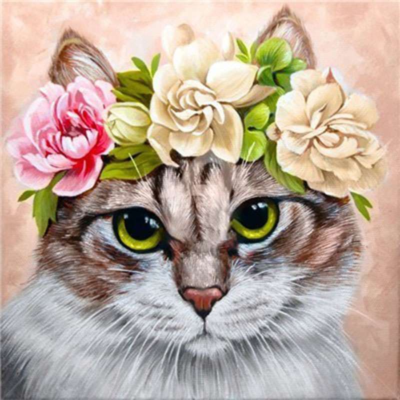 Pisică cu o coroană pe cap puzzle online