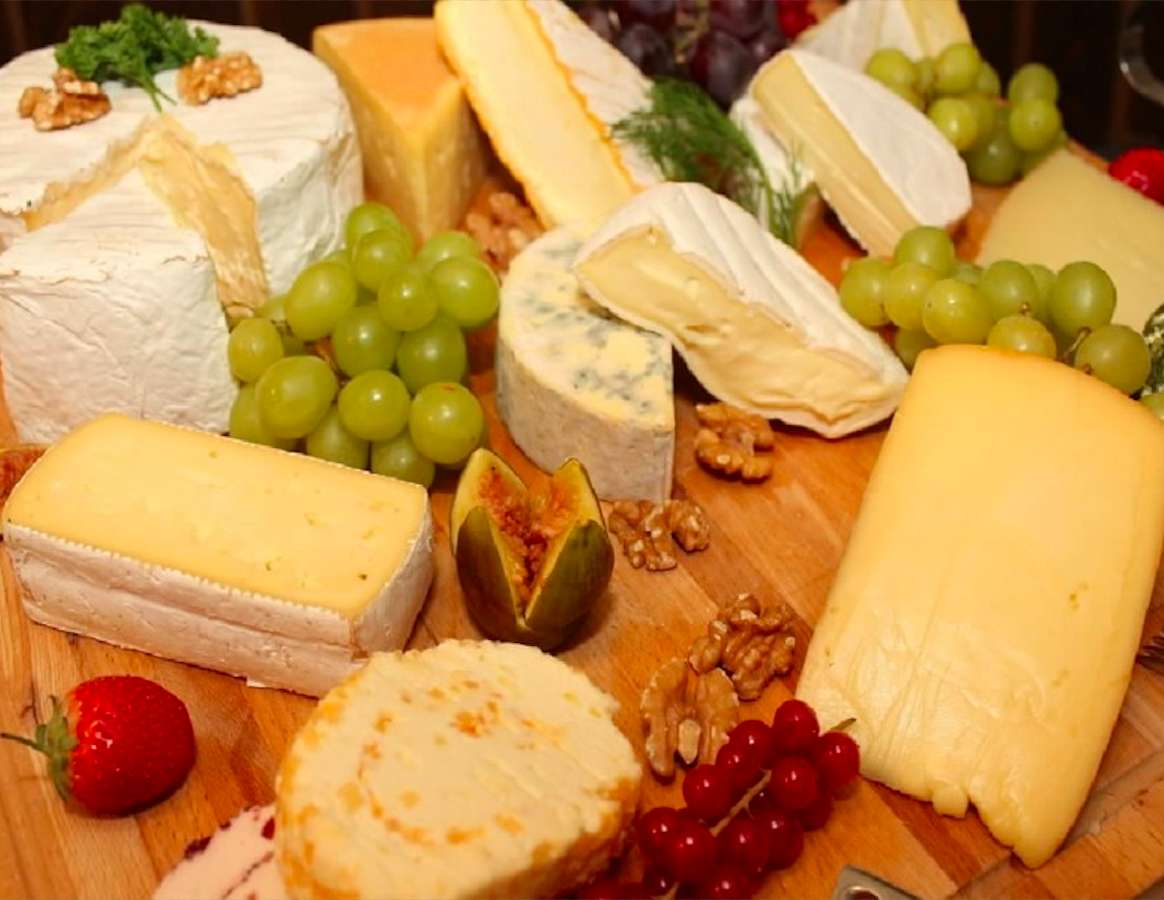 Мир настоящих вкусных сыров пазл онлайн