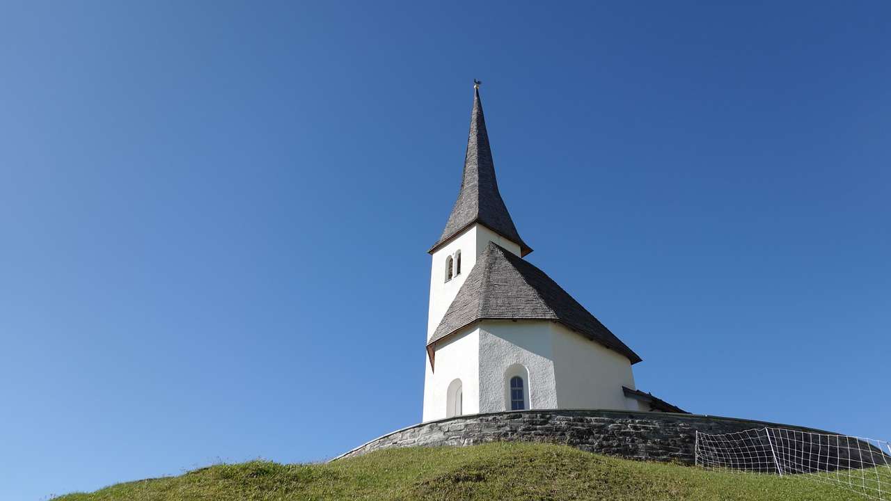 Vårens kyrktorn pussel på nätet