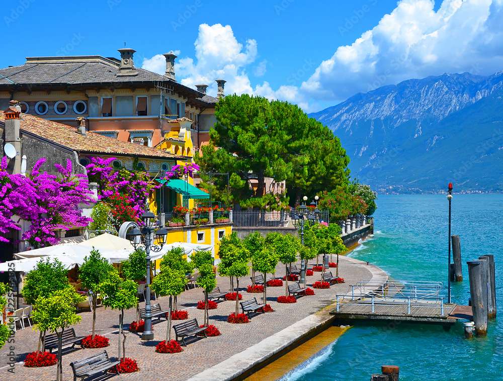 Ένα μέρος για ξεκούραση στη λίμνη Garda παζλ online