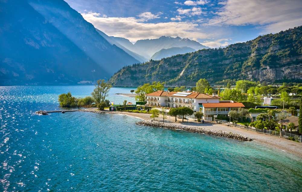 Езерото Гард - най-голямото езеро в Италия онлайн пъзел