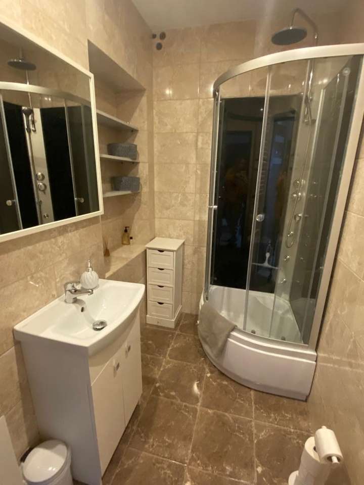 salle de bain avec douche puzzle en ligne