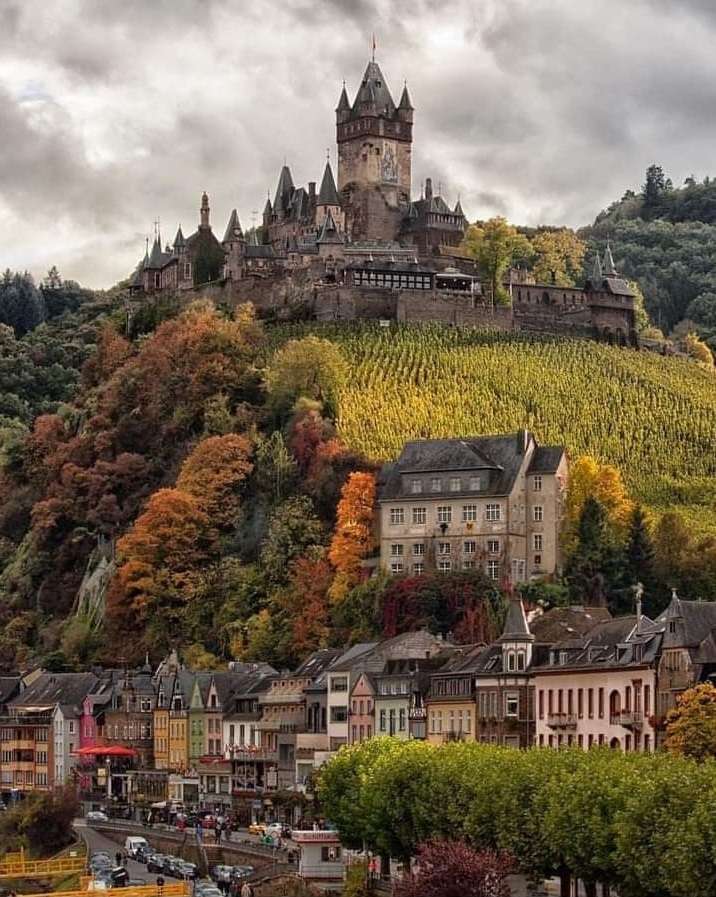 Замок Кохем, Німеччина пазл онлайн