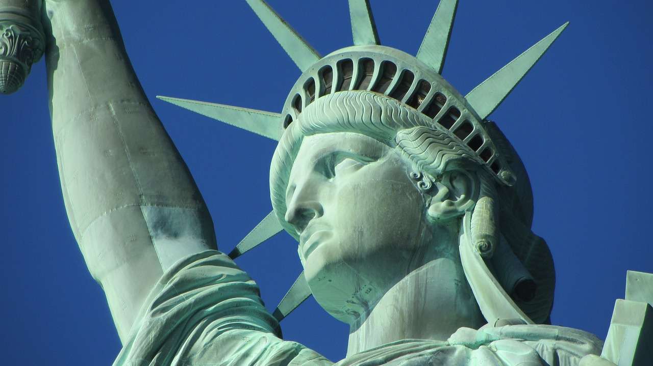 Скульптура статуї свободи в Нью-Йорку пазл онлайн