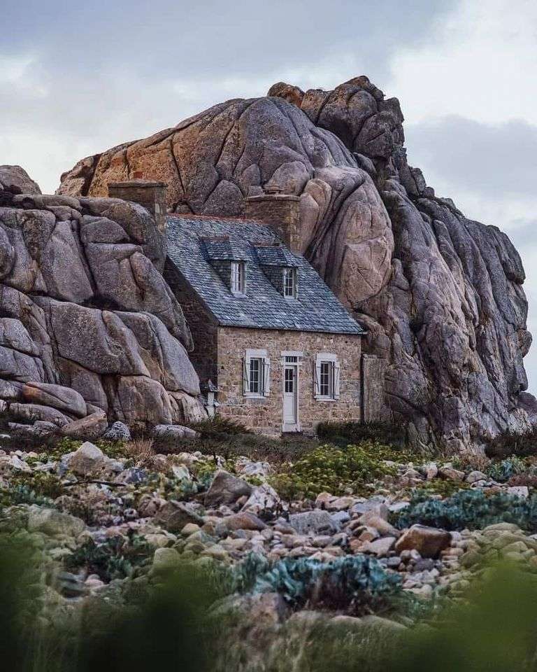 Haus in Felsen Online-Puzzle