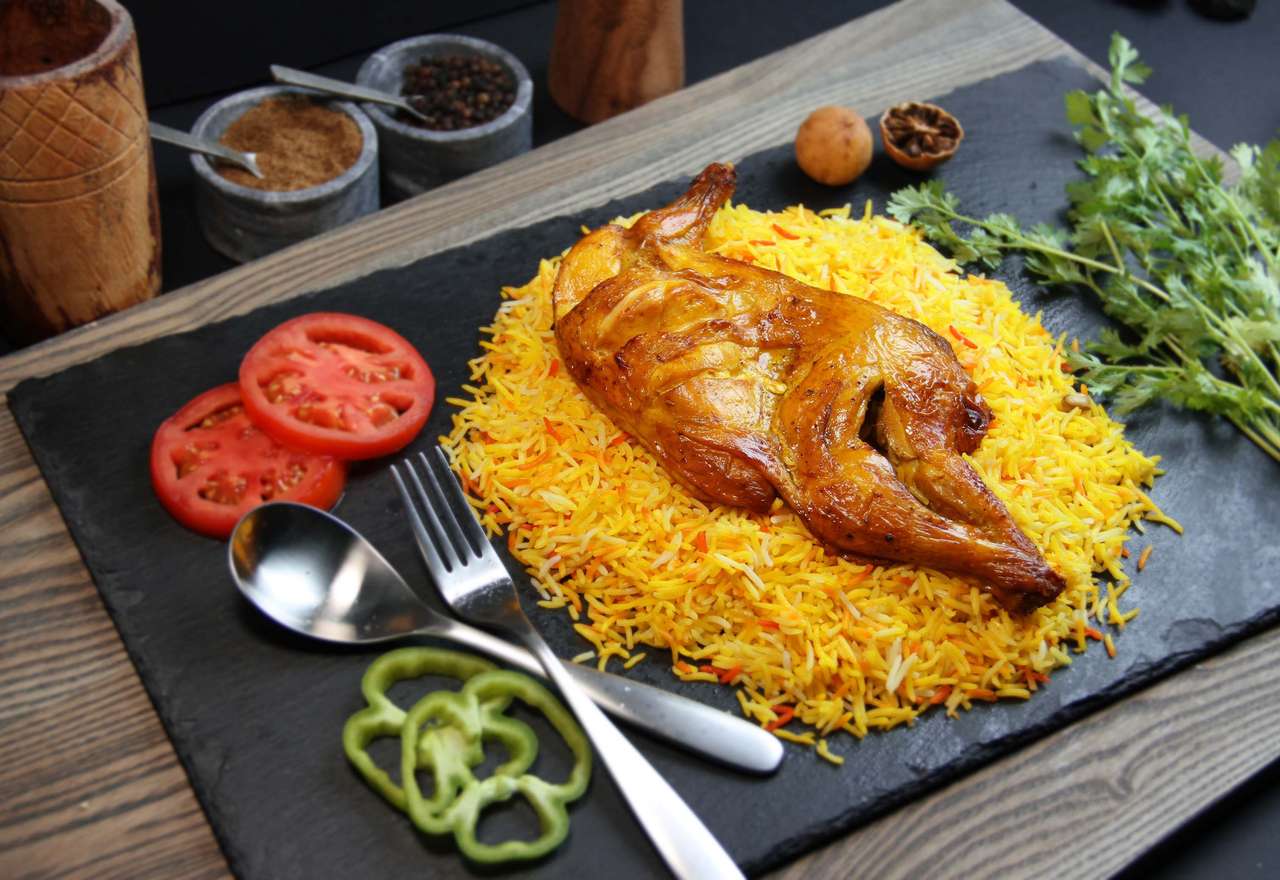 Κοτόπουλο και ρύζι σε τέταρτα παζλ online